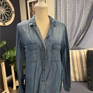 Cloth & Stone (Anthropologie)
Medium
Light denim/chambray blue
Worn once